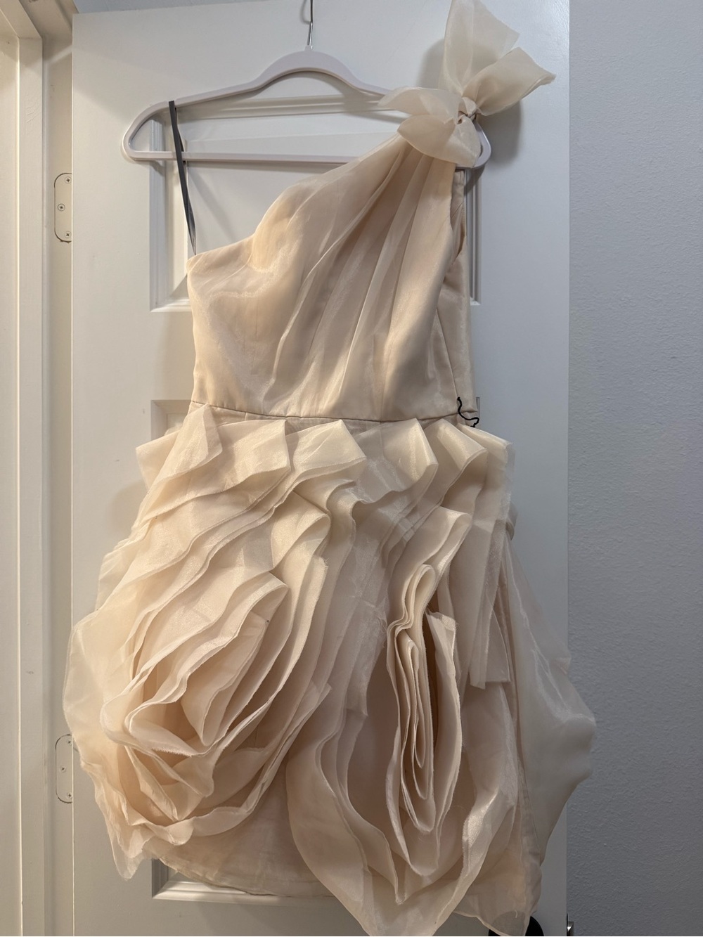 Vera Wang One-Shoulder Cream Party Dress with Ruffle Skirt